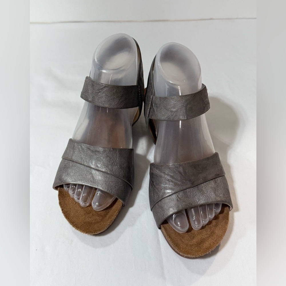 SOFFT Pewter gray Verina wedge Sandals size 7